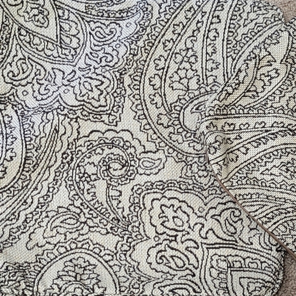 Brand New - (2) La-Z-Boy 18x18 Accent Pillow Covers Paisley Motif - Picture 10 of 14